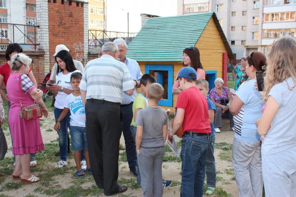 Встреча представителей СПРАВЕДЛИВОЙ РОССИИ с жителями улицы Анникова